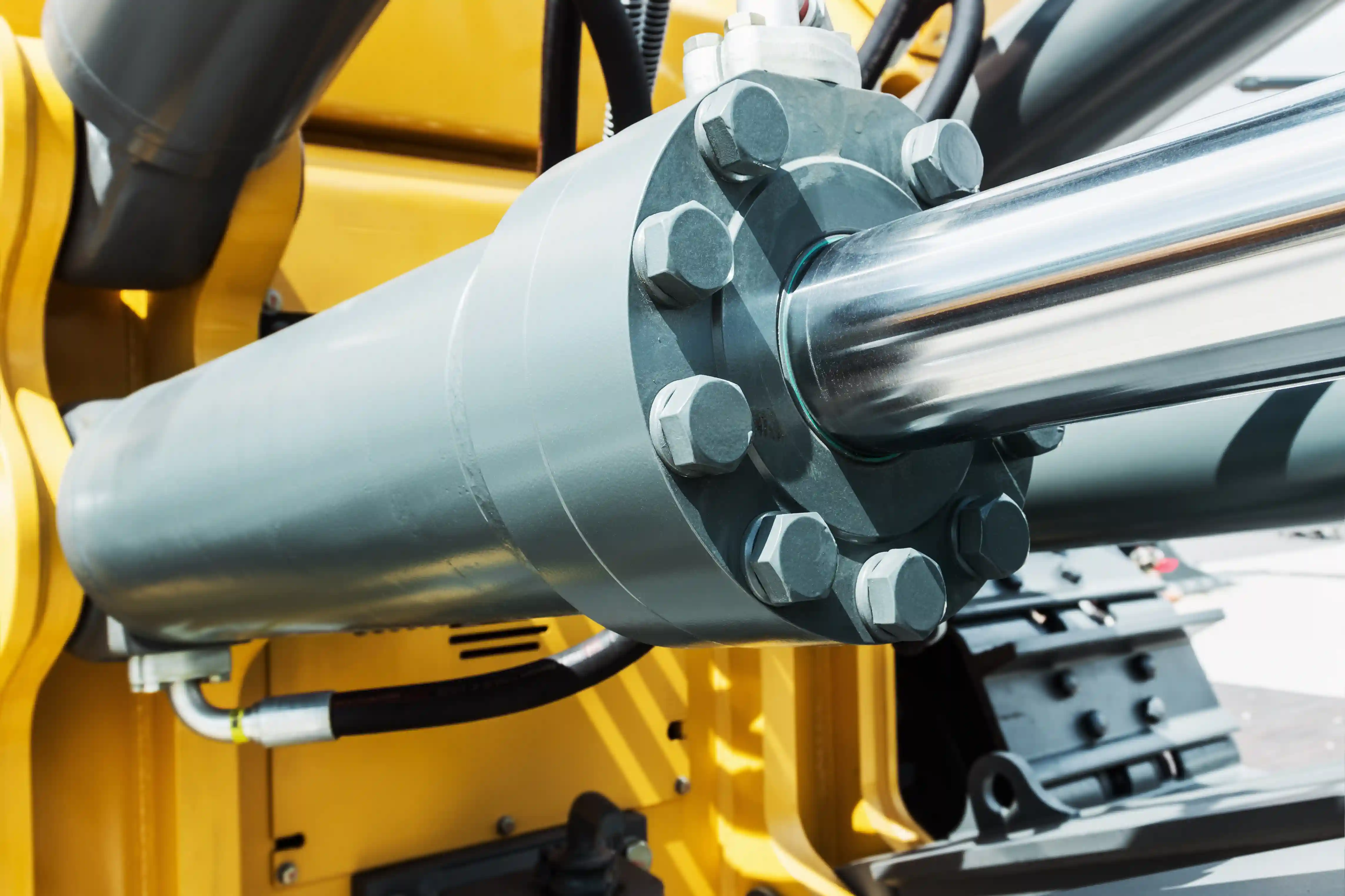 Modern hydraulic cylinder assembly line with automated manufacturing equipment